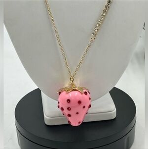 ✨️🍓NWT BETSEY JOHNSON PINK STRAWBERRY / RED RHINESTONES/ GOLD LONG NECKLACE✨️🍓